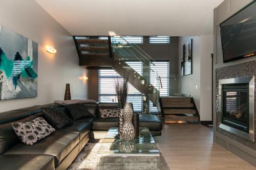 7715B.181Ave-5
